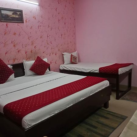 Airport Hotel Pariksheet Inn Ню Делхи Екстериор снимка