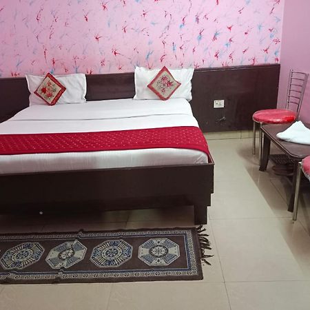 Airport Hotel Pariksheet Inn Ню Делхи Екстериор снимка