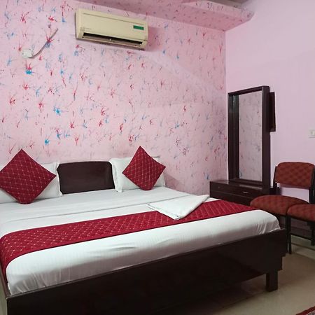 Airport Hotel Pariksheet Inn Ню Делхи Екстериор снимка