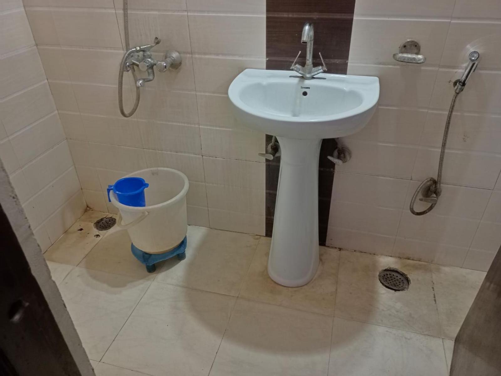 Airport Hotel Pariksheet Inn Ню Делхи Екстериор снимка