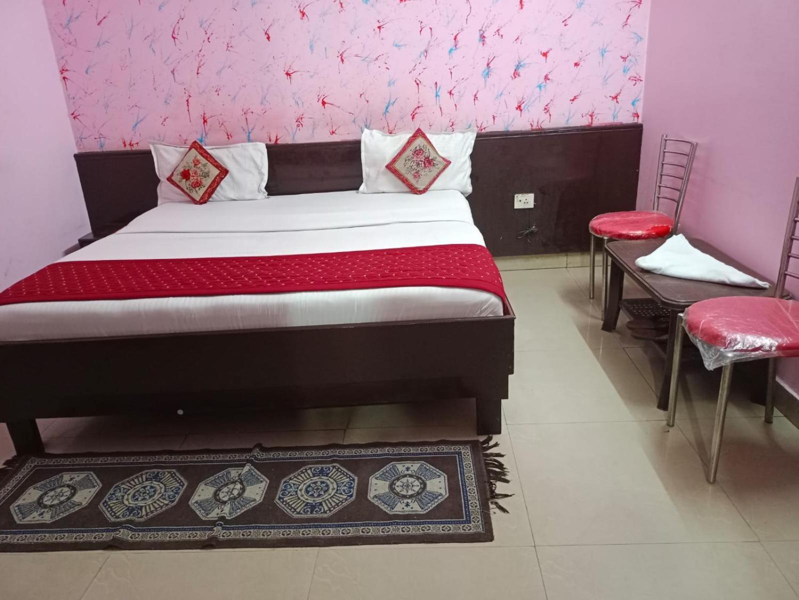 Airport Hotel Pariksheet Inn Ню Делхи Екстериор снимка