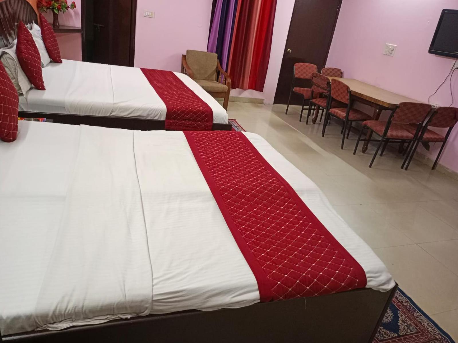 Airport Hotel Pariksheet Inn Ню Делхи Екстериор снимка