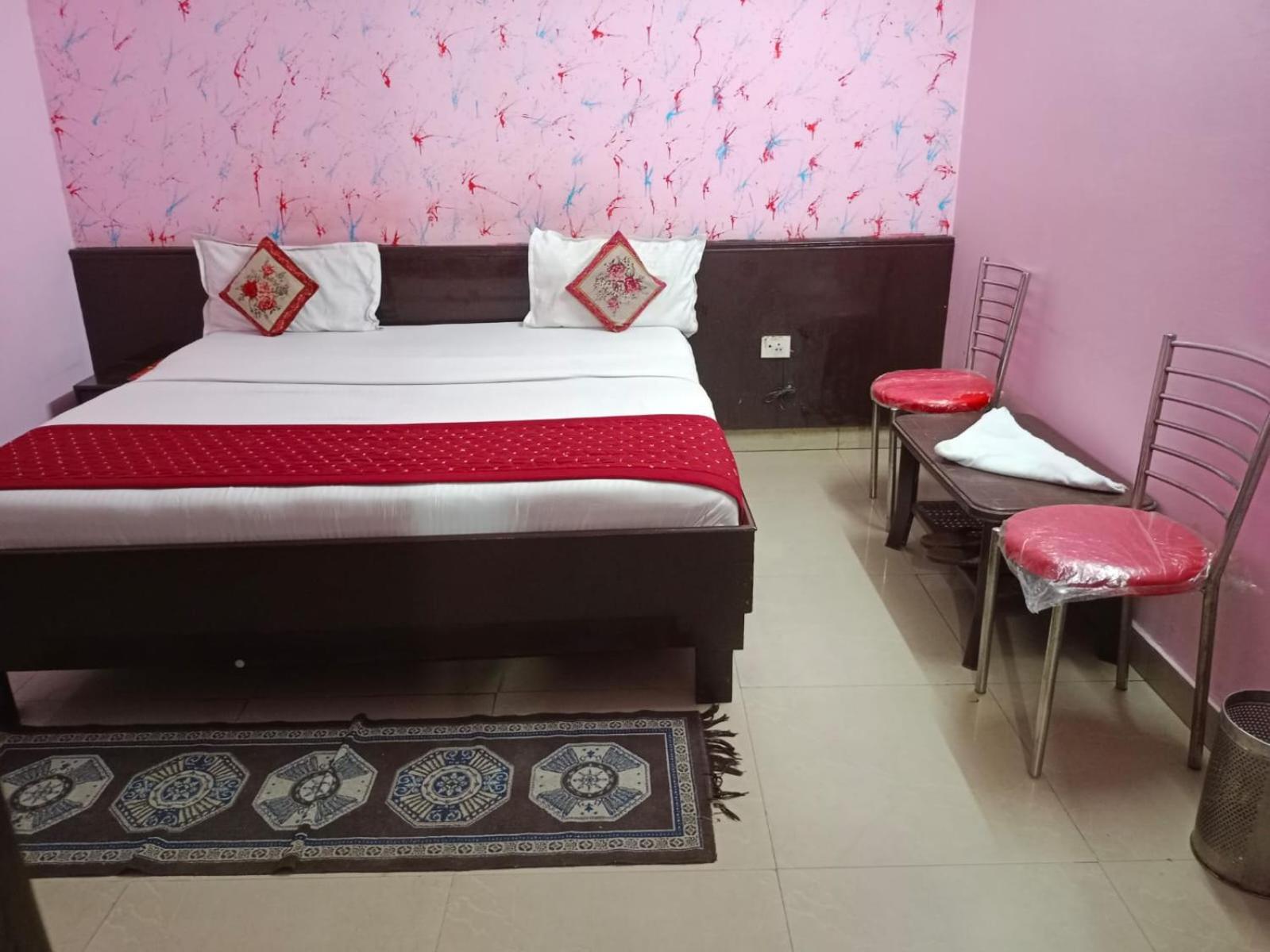 Airport Hotel Pariksheet Inn Ню Делхи Екстериор снимка