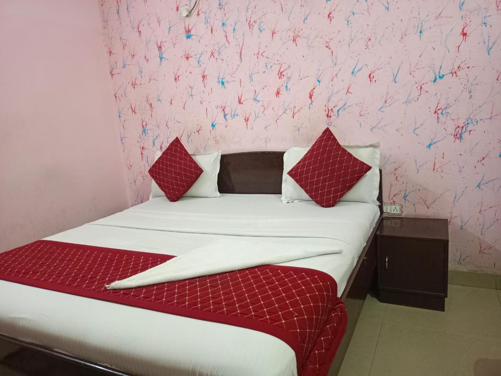Airport Hotel Pariksheet Inn Ню Делхи Екстериор снимка