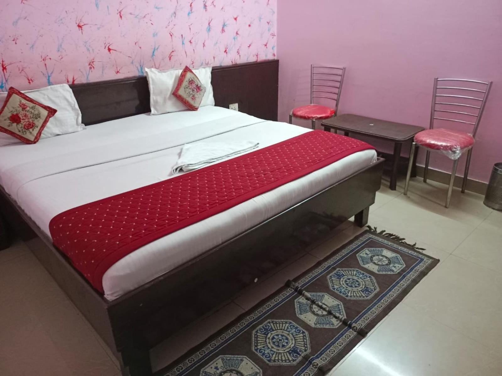 Airport Hotel Pariksheet Inn Ню Делхи Екстериор снимка
