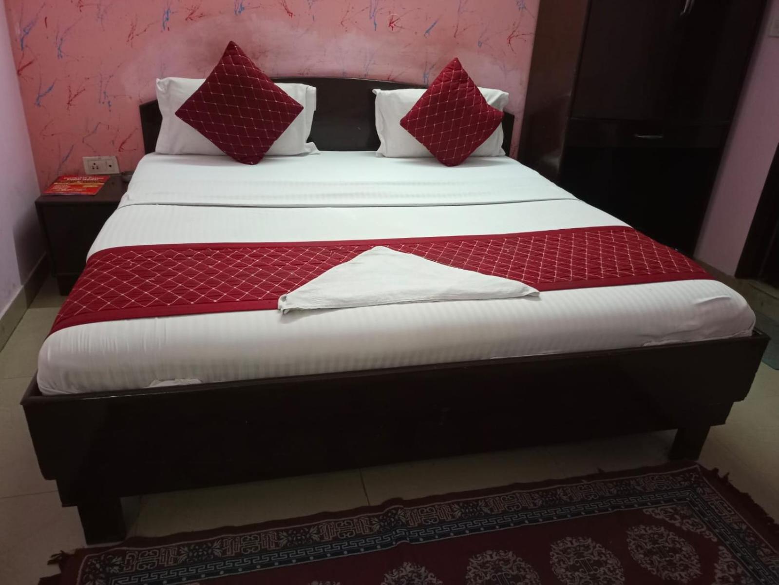 Airport Hotel Pariksheet Inn Ню Делхи Екстериор снимка
