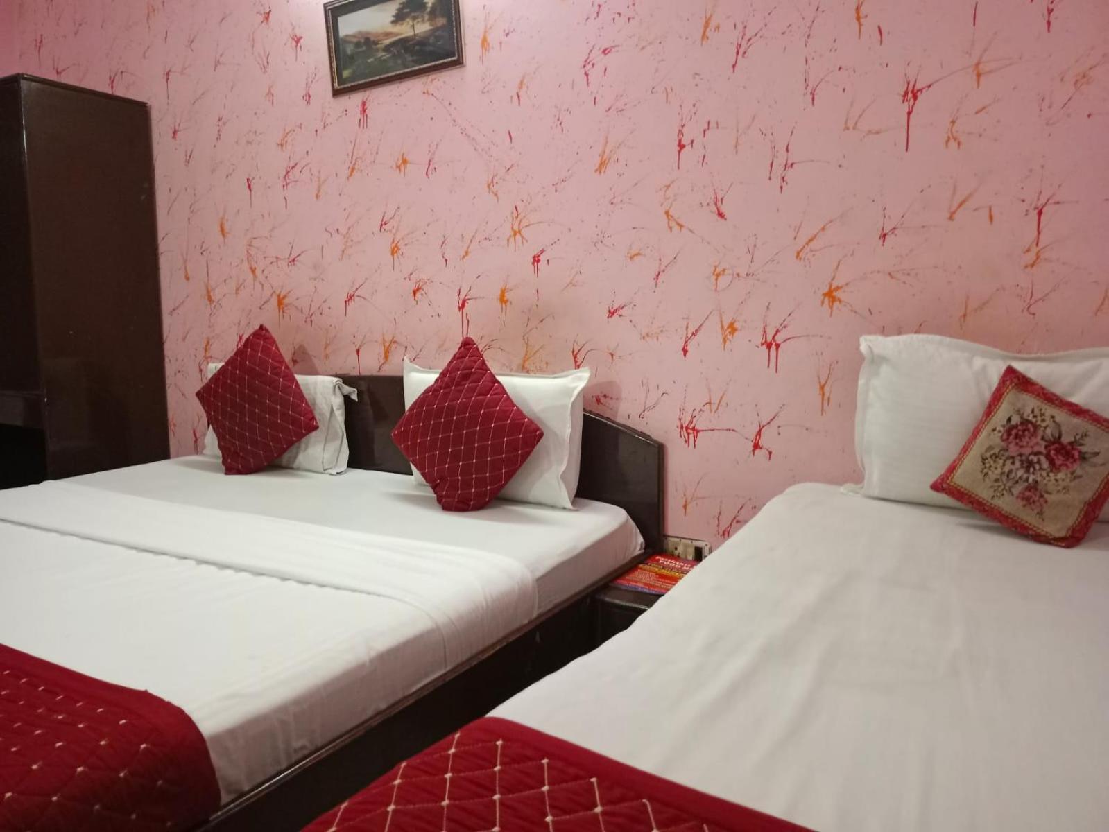 Airport Hotel Pariksheet Inn Ню Делхи Екстериор снимка