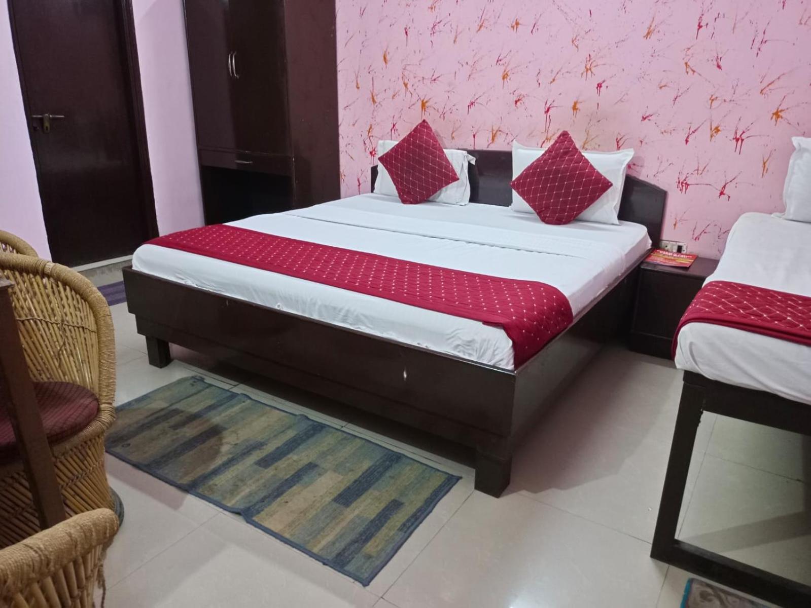 Airport Hotel Pariksheet Inn Ню Делхи Екстериор снимка