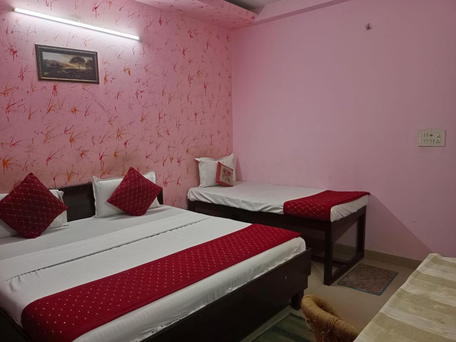 Airport Hotel Pariksheet Inn Ню Делхи Екстериор снимка