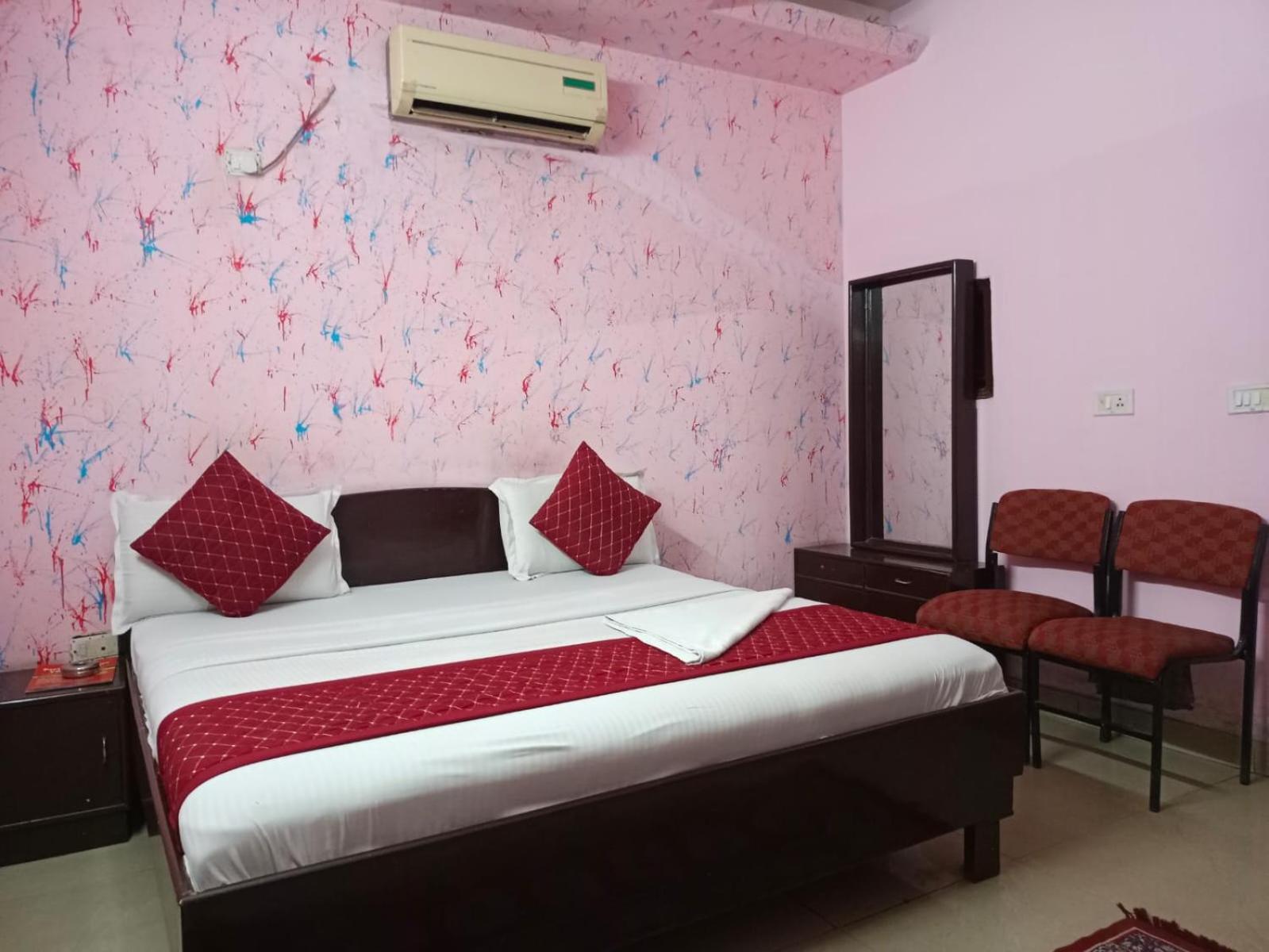 Airport Hotel Pariksheet Inn Ню Делхи Екстериор снимка