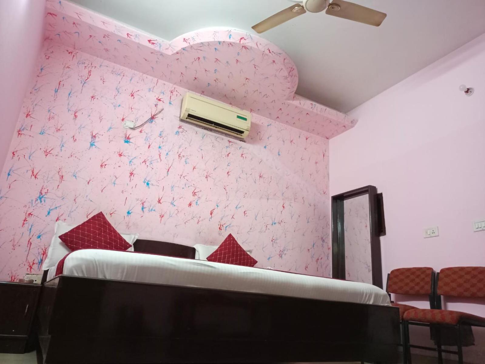 Airport Hotel Pariksheet Inn Ню Делхи Екстериор снимка