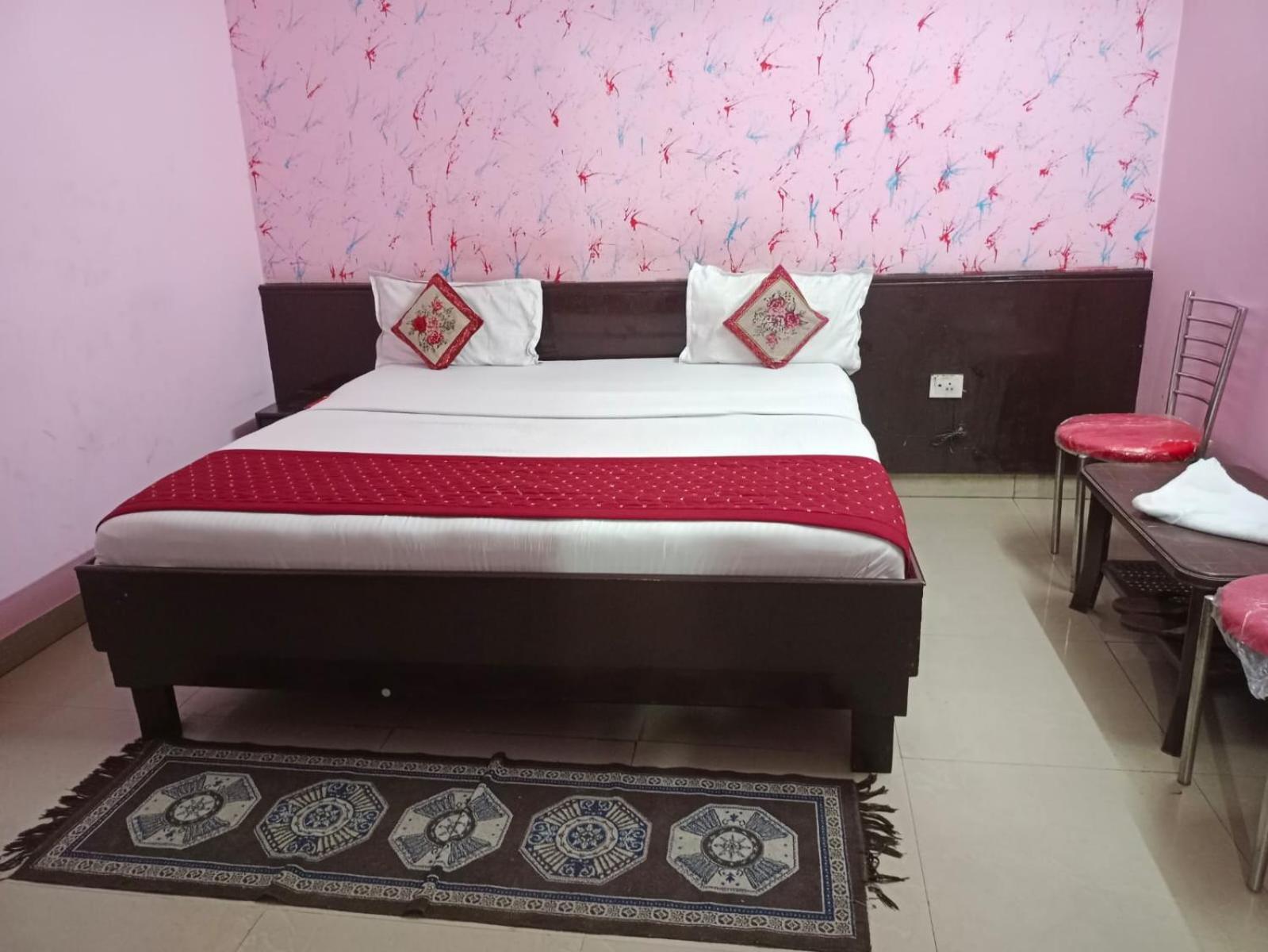 Airport Hotel Pariksheet Inn Ню Делхи Екстериор снимка