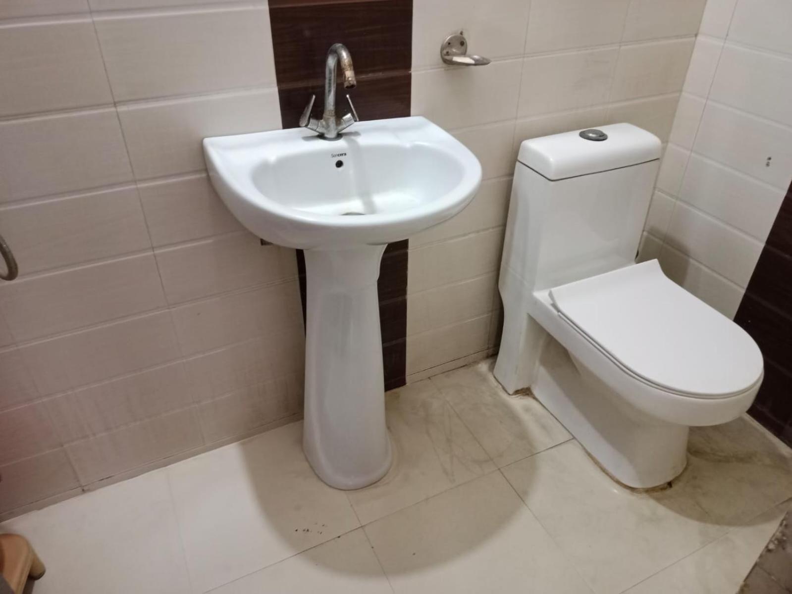 Airport Hotel Pariksheet Inn Ню Делхи Екстериор снимка