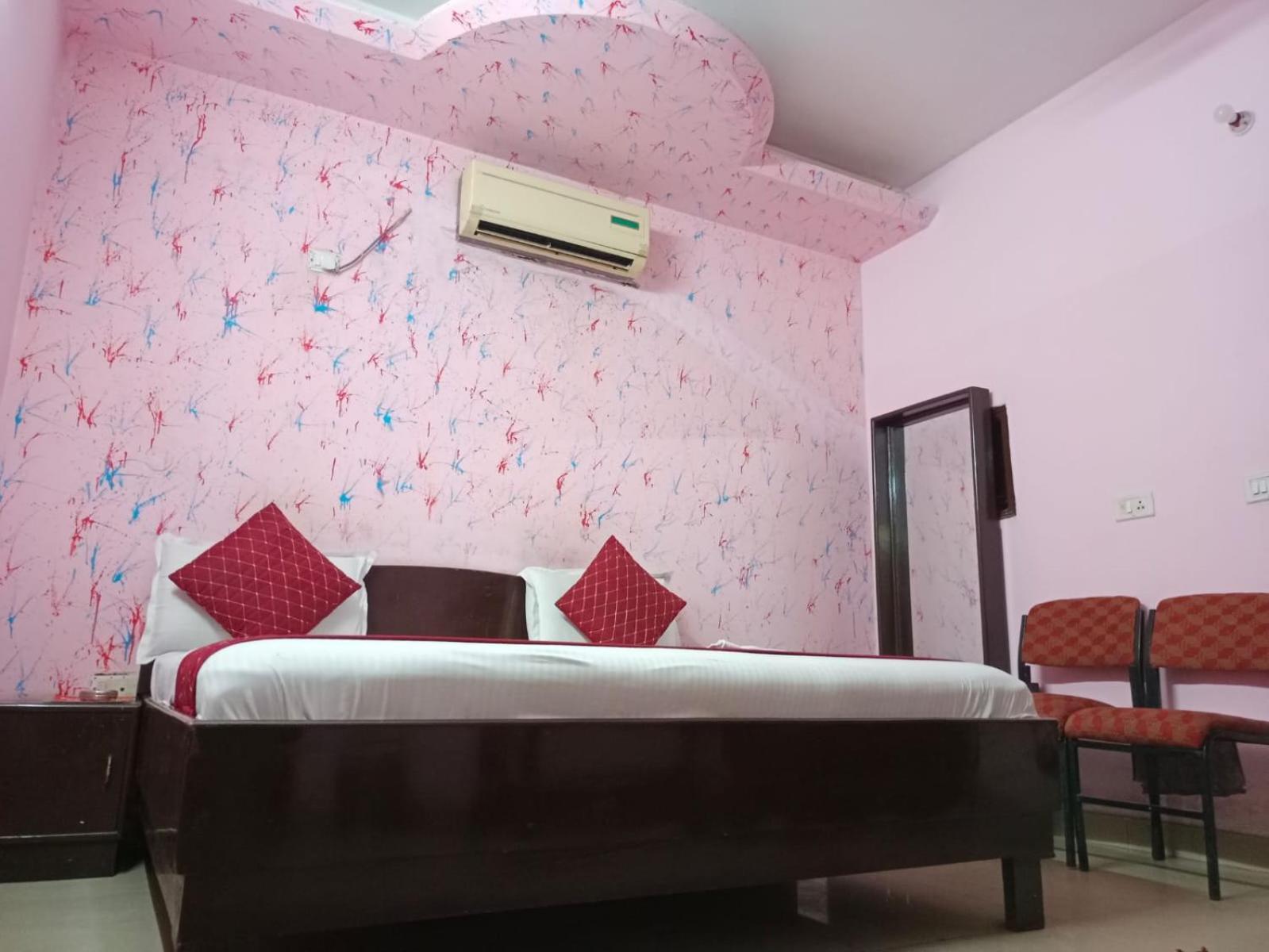 Airport Hotel Pariksheet Inn Ню Делхи Екстериор снимка