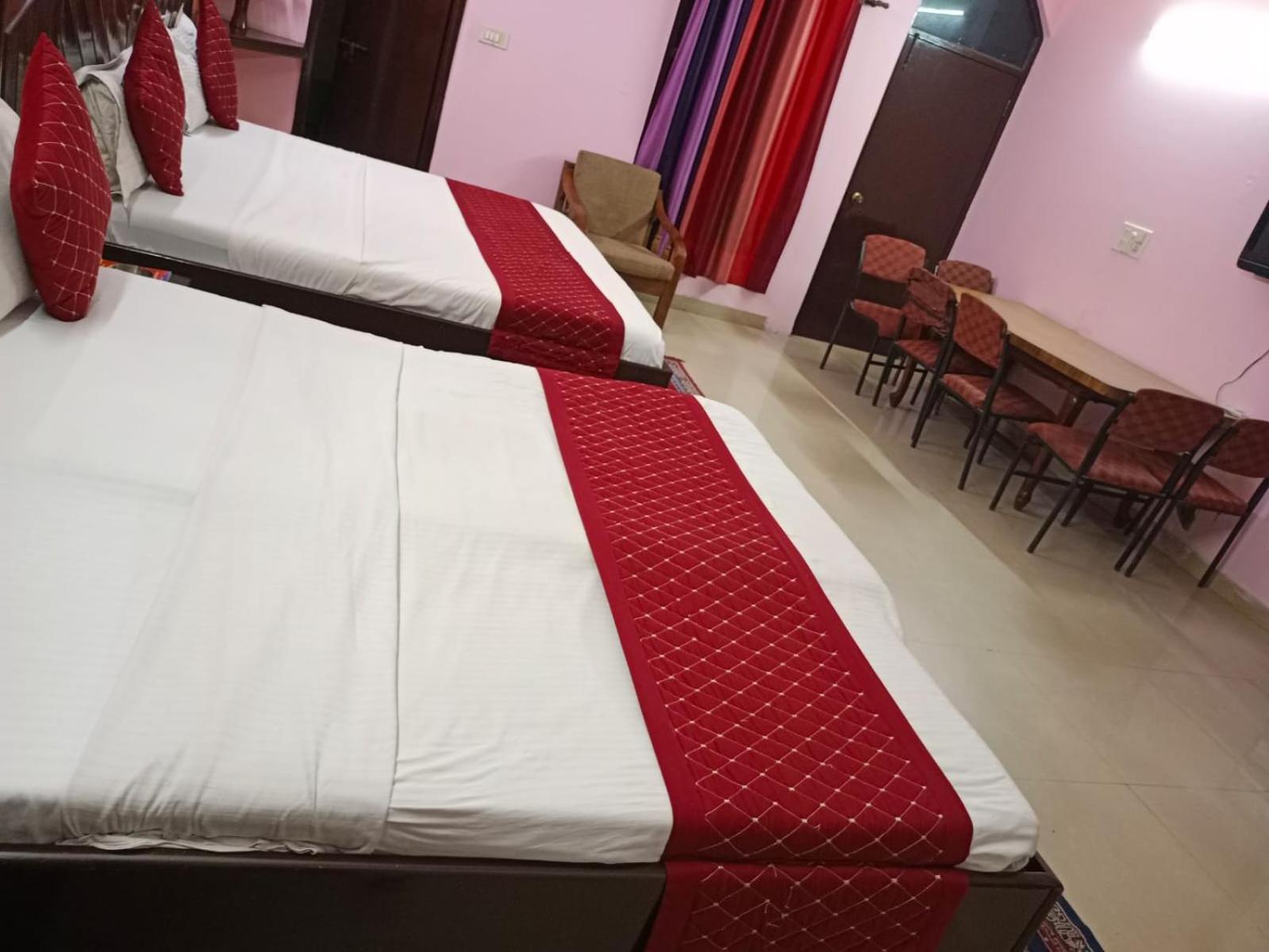 Airport Hotel Pariksheet Inn Ню Делхи Екстериор снимка
