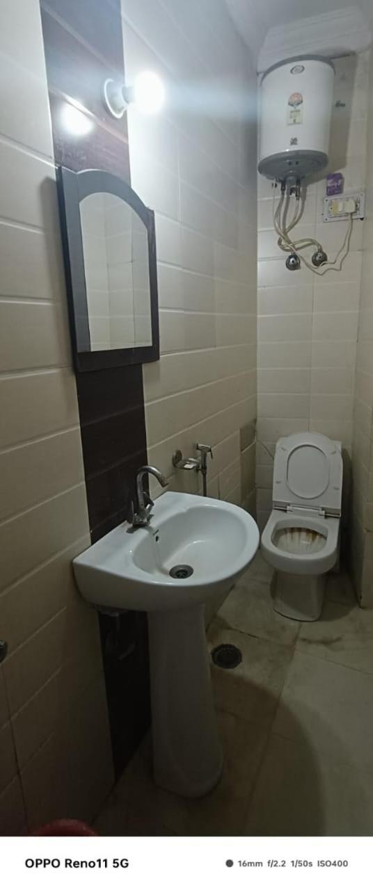 Airport Hotel Pariksheet Inn Ню Делхи Екстериор снимка