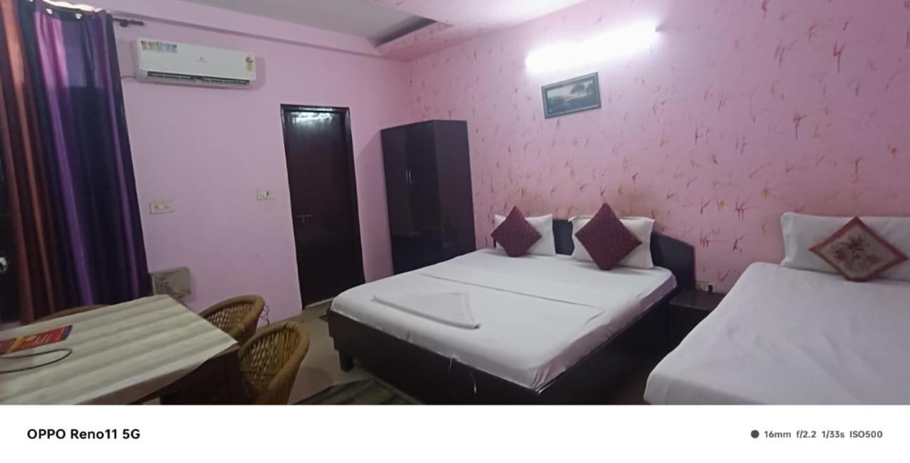 Airport Hotel Pariksheet Inn Ню Делхи Екстериор снимка