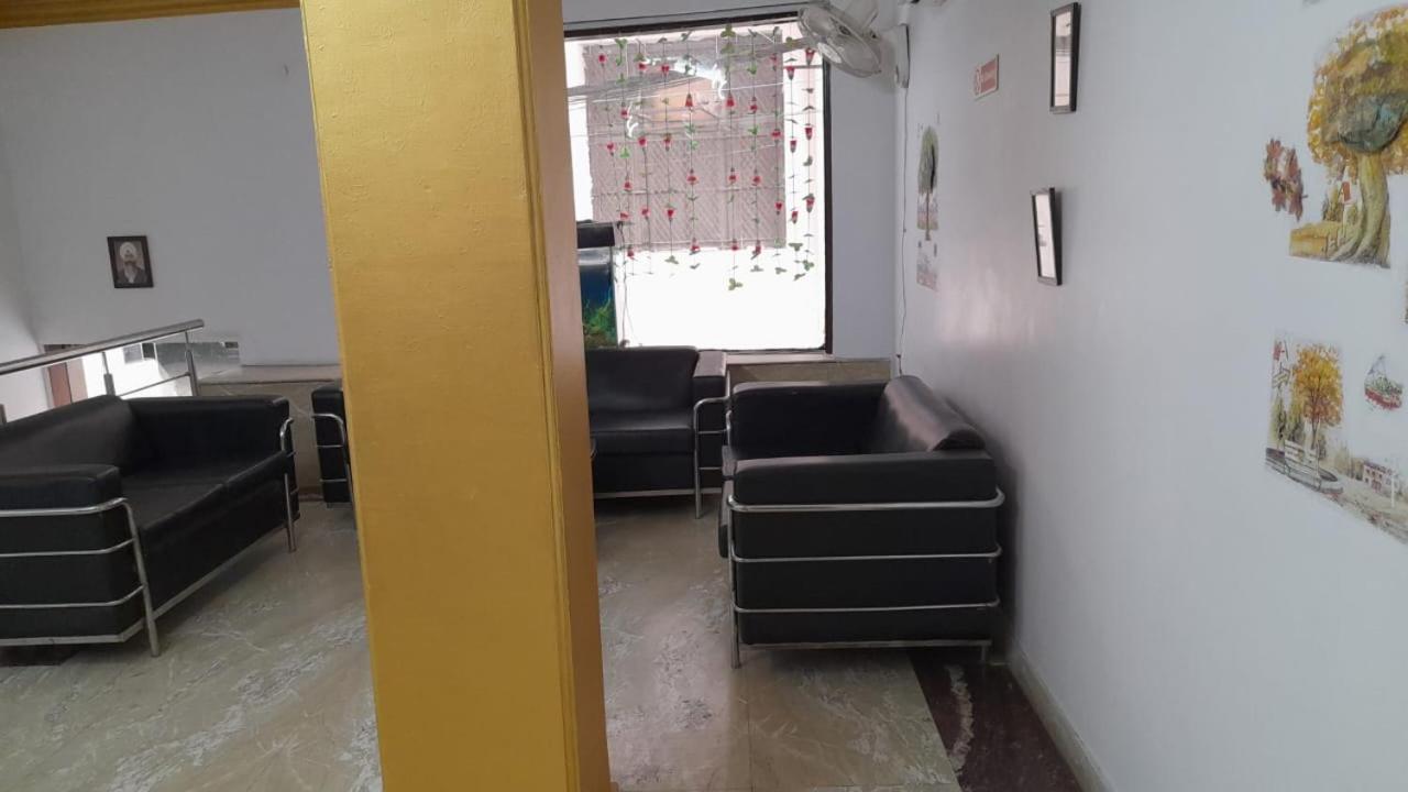Airport Hotel Pariksheet Inn Ню Делхи Екстериор снимка