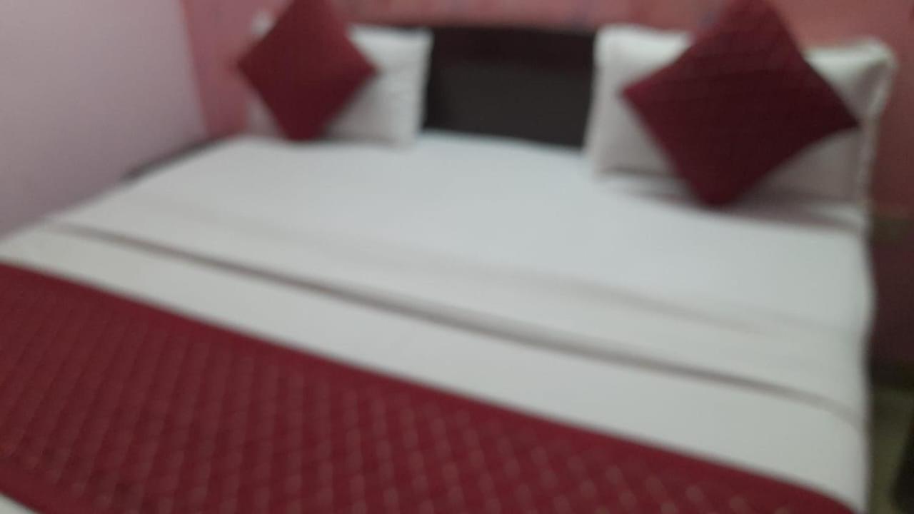 Airport Hotel Pariksheet Inn Ню Делхи Екстериор снимка