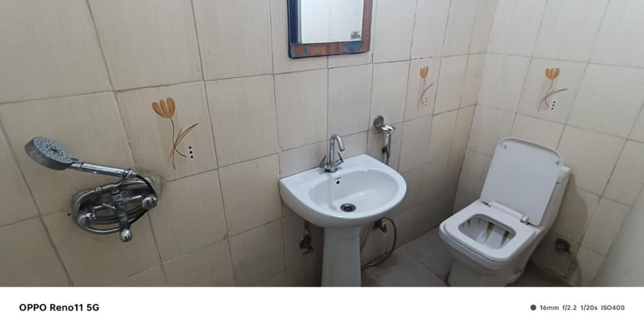 Airport Hotel Pariksheet Inn Ню Делхи Екстериор снимка