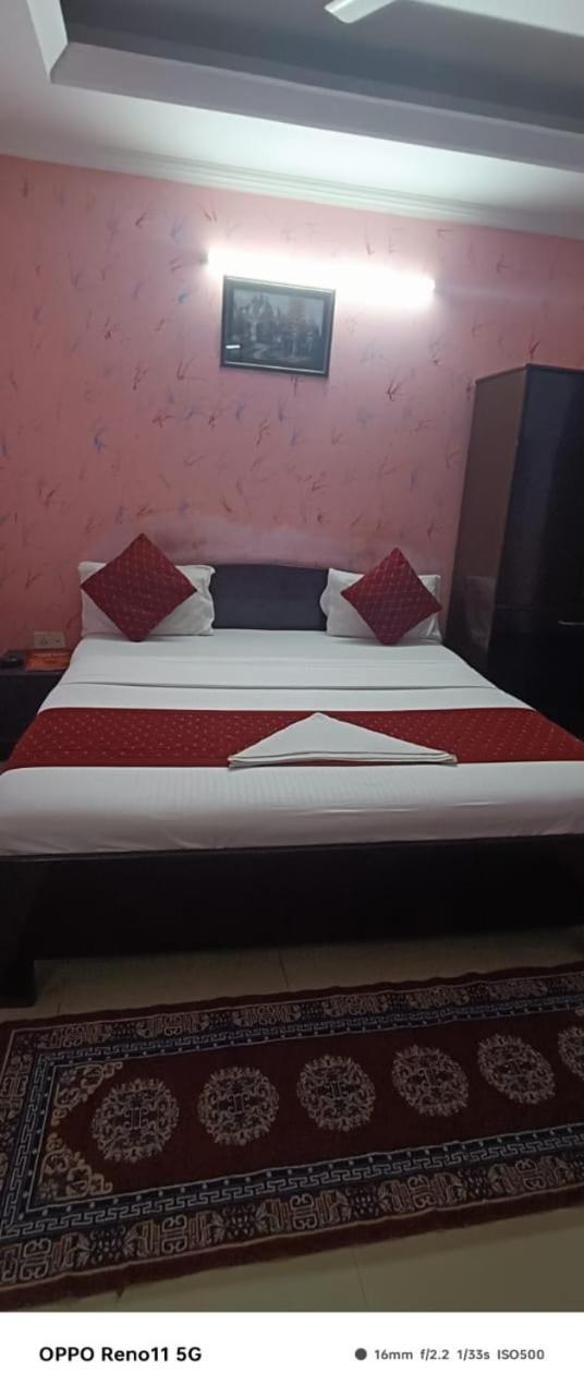 Airport Hotel Pariksheet Inn Ню Делхи Екстериор снимка