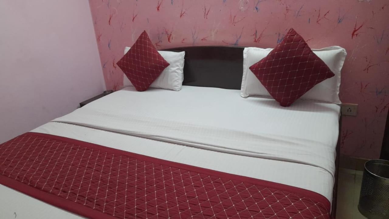 Airport Hotel Pariksheet Inn Ню Делхи Екстериор снимка